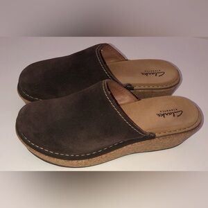Clark’s Elements Cork Slip On Wedged Clogs 
Size 8M
Brown Sueded Leather